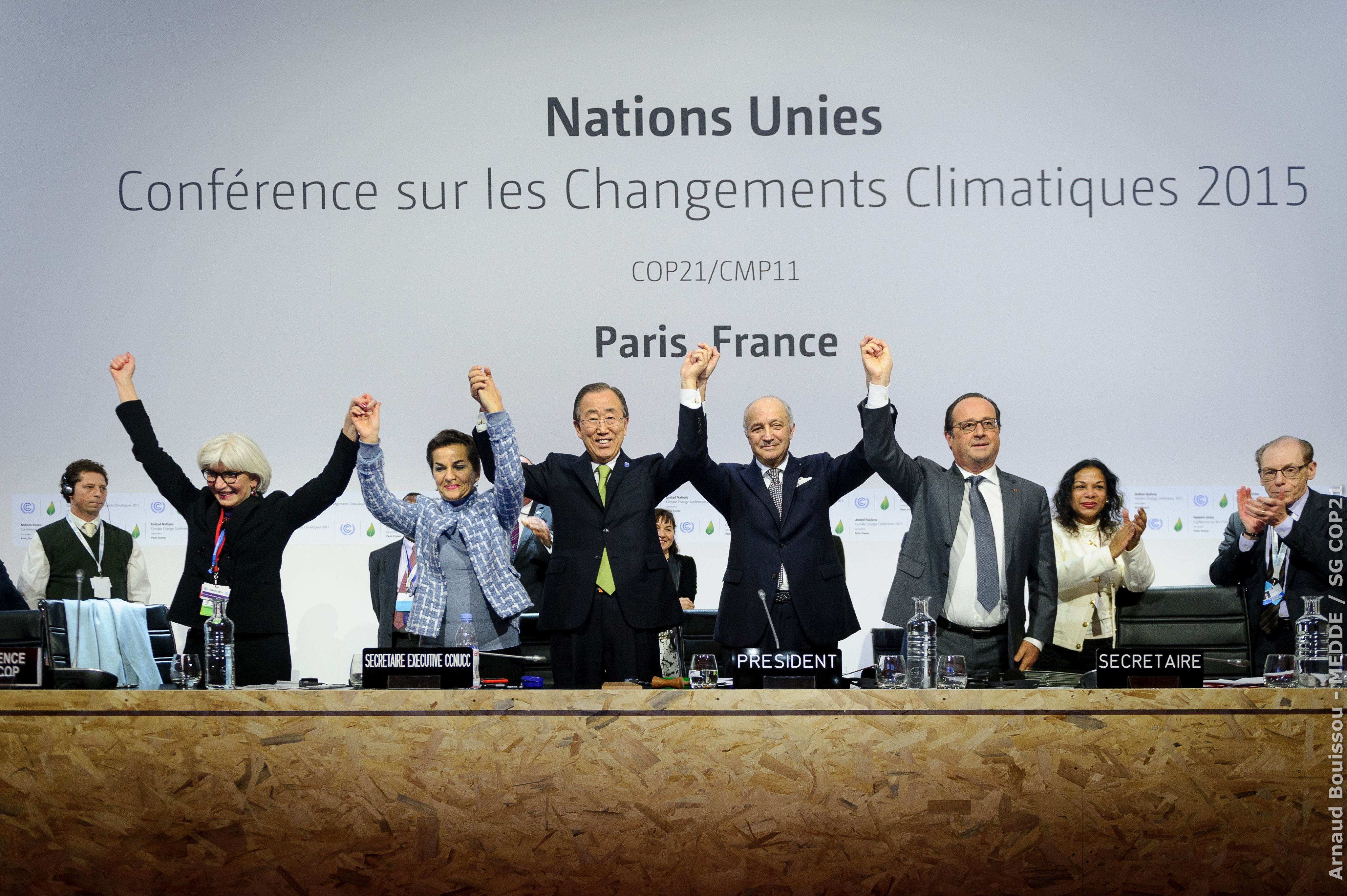 Jubelpose der Politiker beim Klimagipfel 2015 von Paris Jubelpose der Politiker beim Klimagipfel 2015 von Paris
