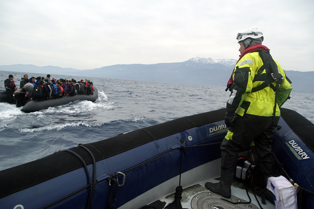 Geflüchtete im Boot auf dem Weg von der türkischen Küste zur nordöstlichen Insel Lesbos in Griechenland, 29. Januar 2016 Geflüchtete im Boot auf dem Weg von der türkischen Küste zur nordöstlichen Insel Lesbos in Griechenland, 29. Januar 2016