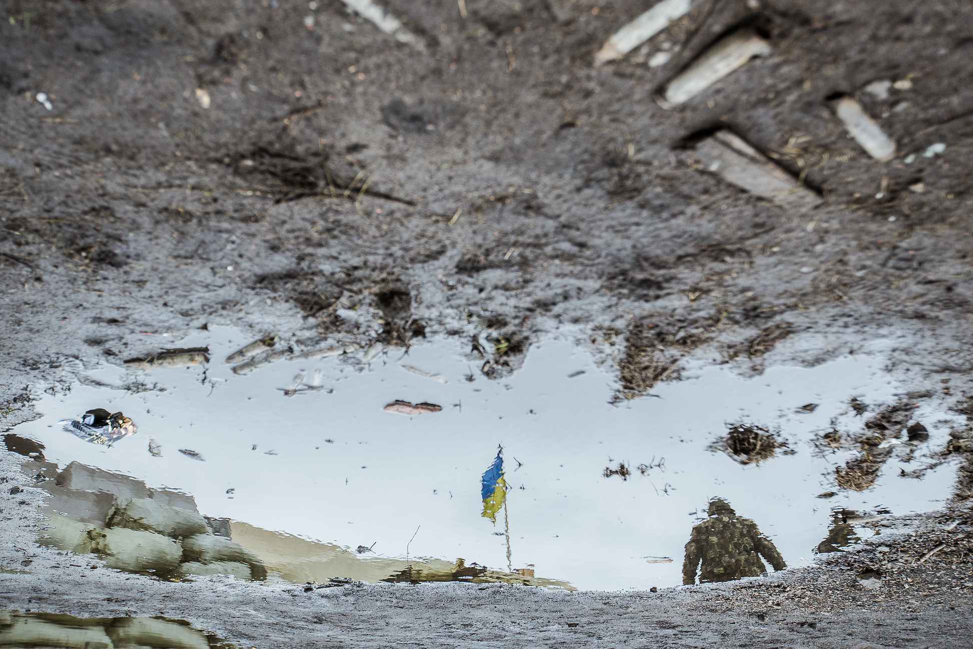 Ukraine army cuts off main road to Sloviansk
