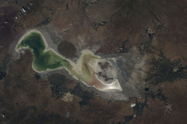 Lake Urmia, Iran (NASA, International Space Station, 07/23/14) Satelittenaufnahe des Urmia Sees