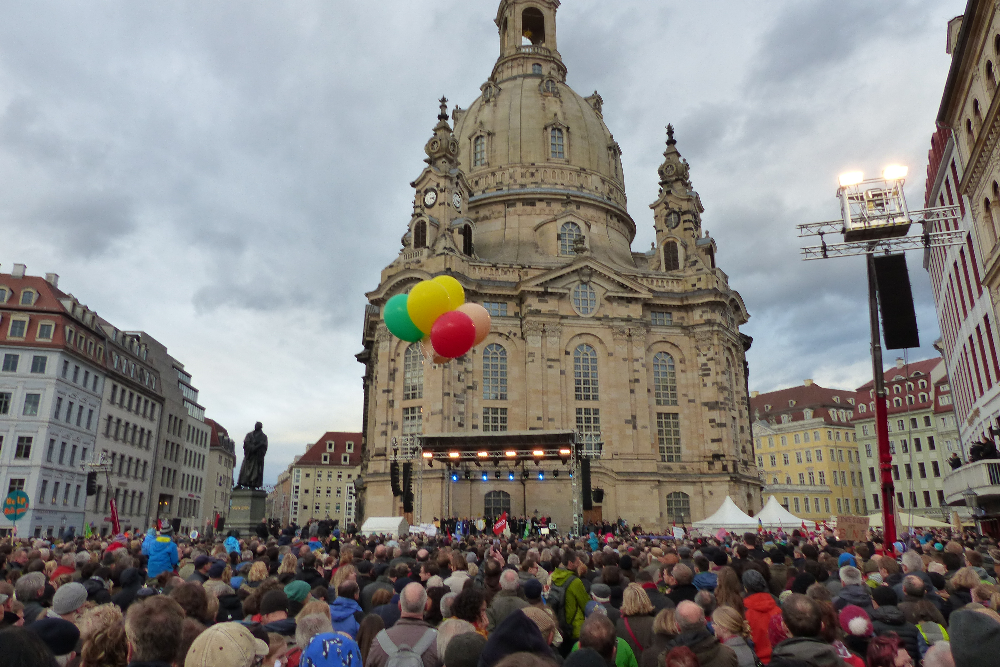 Dresden-Kundgebung für Weltoffenheit am 10. Januar 2015-08.JPG Kundgebung für Weltoffenheit, Mitmenschlichkeit und Dialog im Miteinander