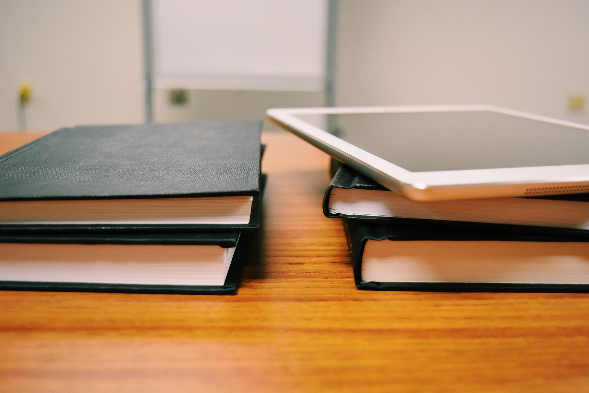 Büchertisch Bücher auf einem Tisch