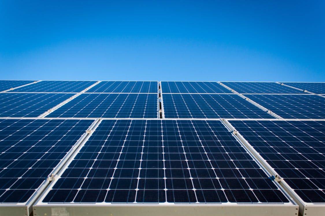 Solarzellen Solarzellen vor blauem Himmel