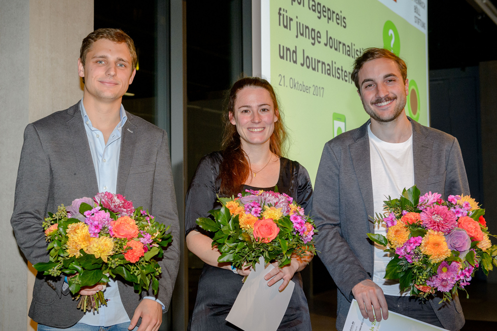 Preisträger und Preisträgerin des Reportagepreis 2017 v.l.n.r. Robert Pausch, Stefanie Helbig, Matthias Bolsinger