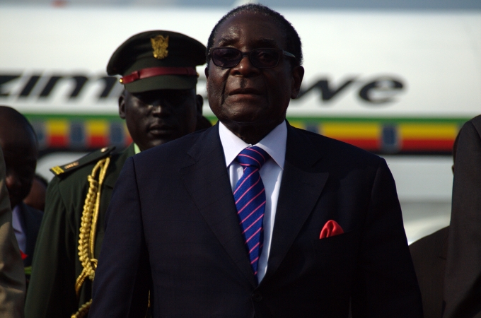 Mugabe Robert Mugabe auf dem Flughafen in Juba 2011