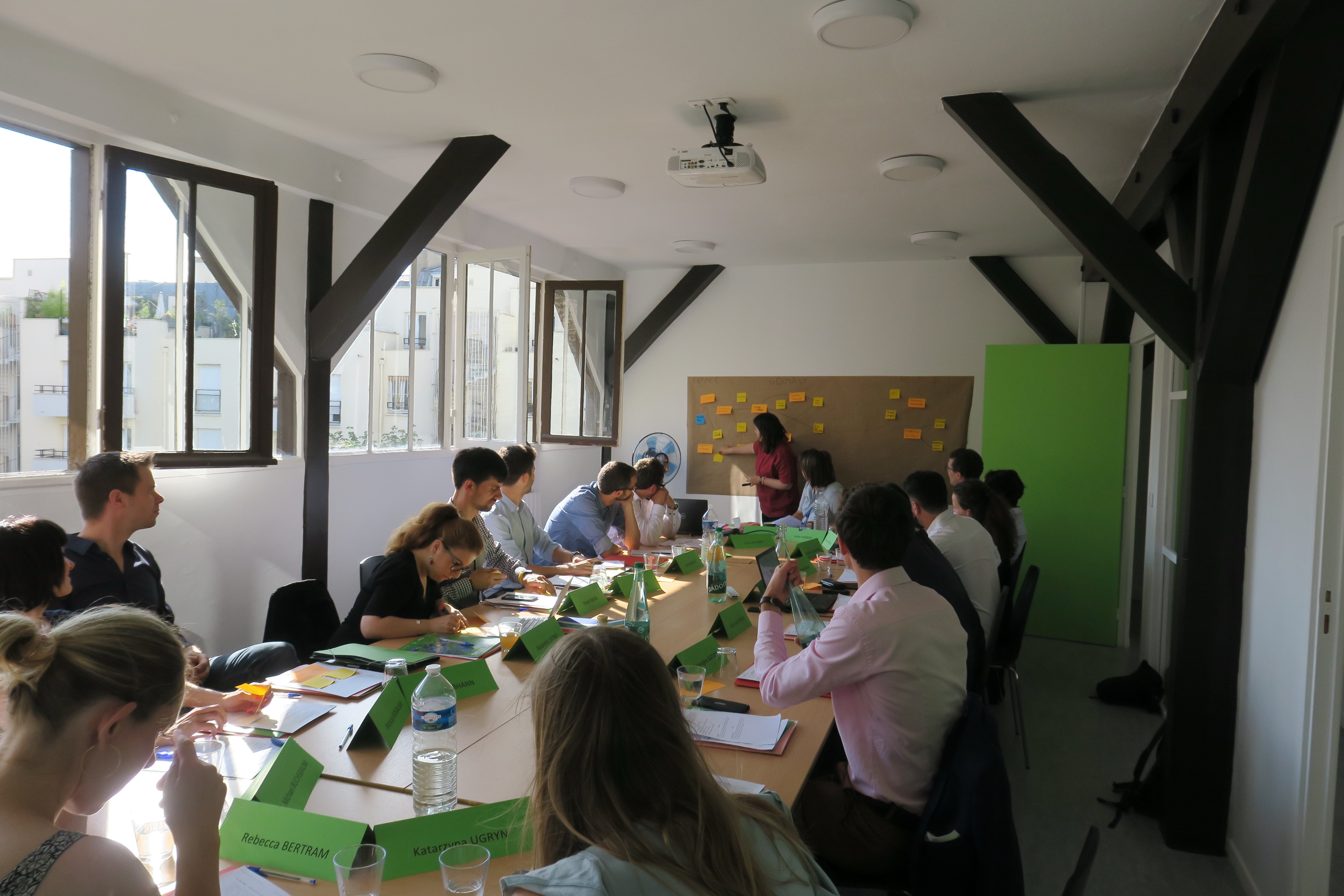 Meeting of the Trilateral Group on european structural change in Paris. Members of a meeting sitting in a room, discussing.