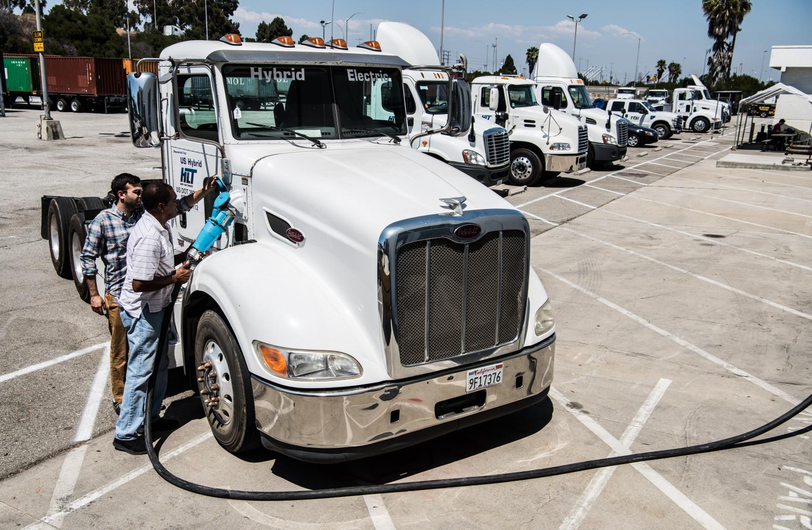 Energiewende und Verkehrswende Energiewende und Verkehrswende: Foto von einem E-Hybrid-Truck