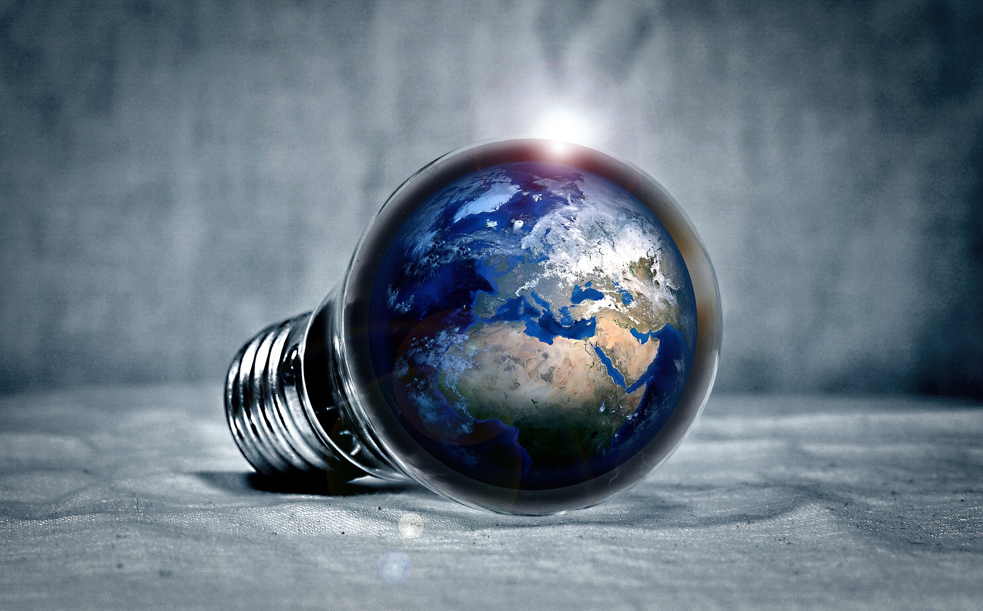 Die Erde in einer Glühbirne Geoengineering ist ein gefährlicher Irrweg - Die Erde gefangen im Hohlraum einer Glühbirne