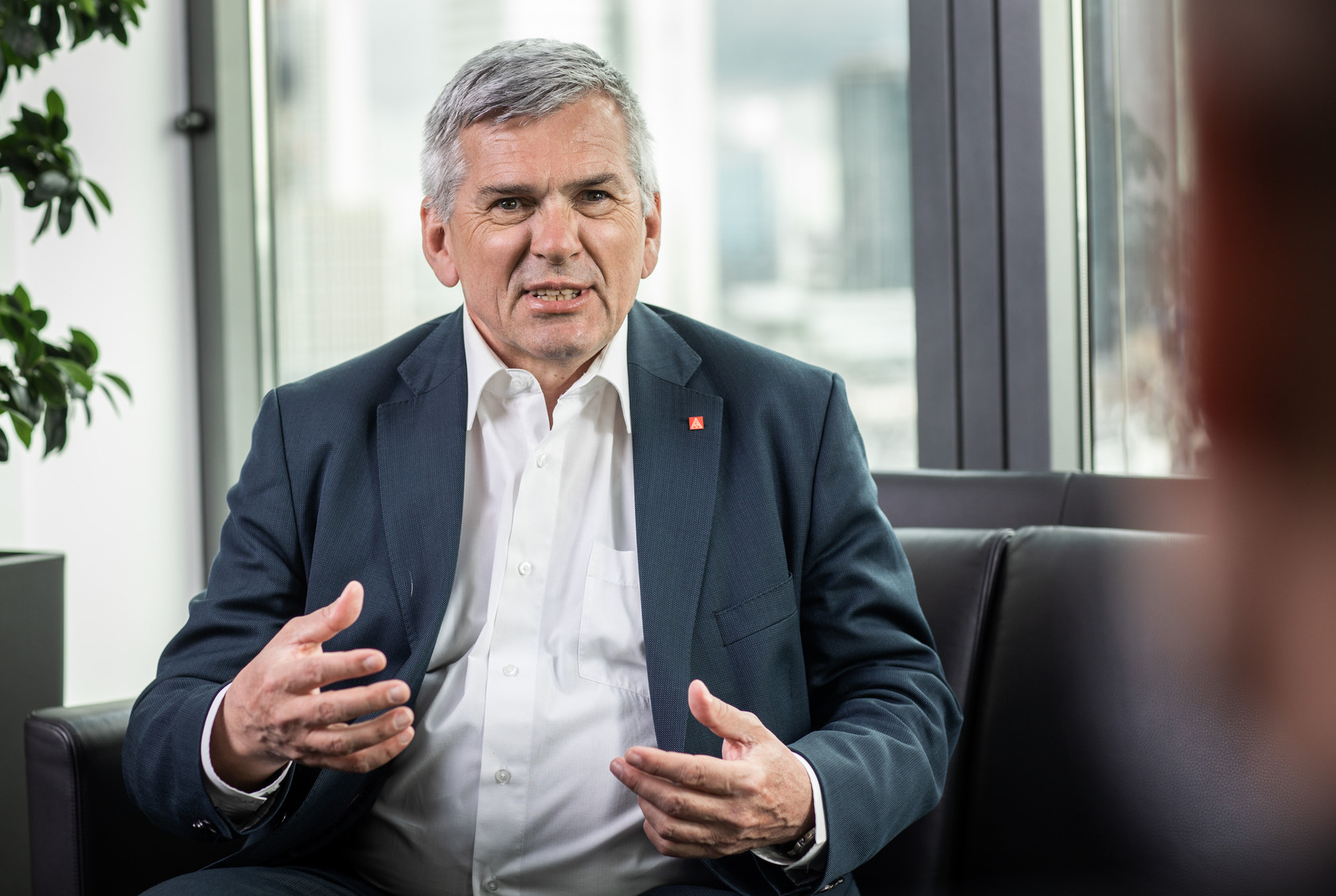 Porträt: Jörg Hofmann „Hochlauf der Elektromobilität ist Gebot der Stunde“ - Porträt: Jörg Hofmann