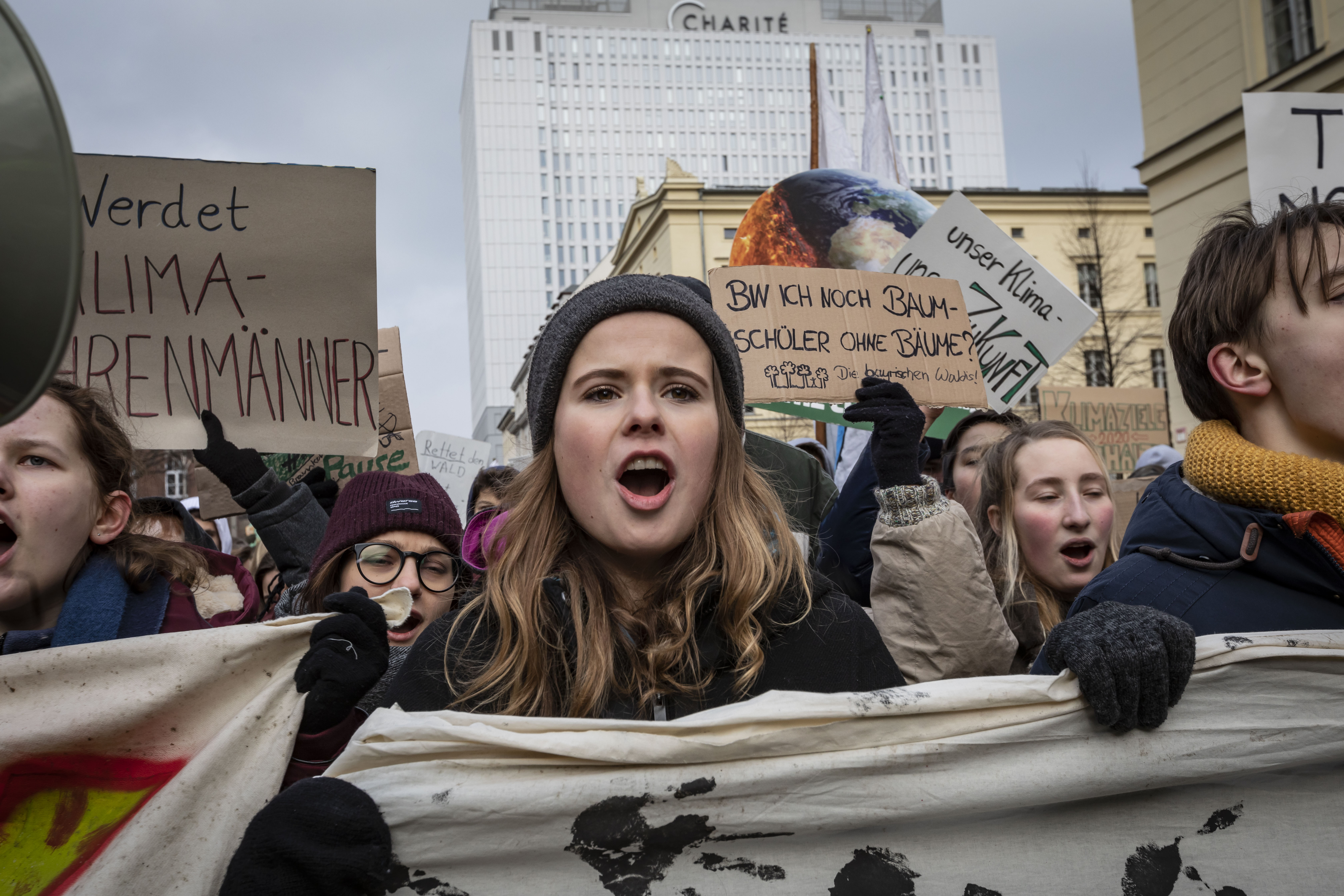 Fridays for Future: Barbara Unmüßig und Luisa Neubauer im Gespräch Fridays for Future: Luisa Neubauer auf der Demo in Berlin am 25.01.2019